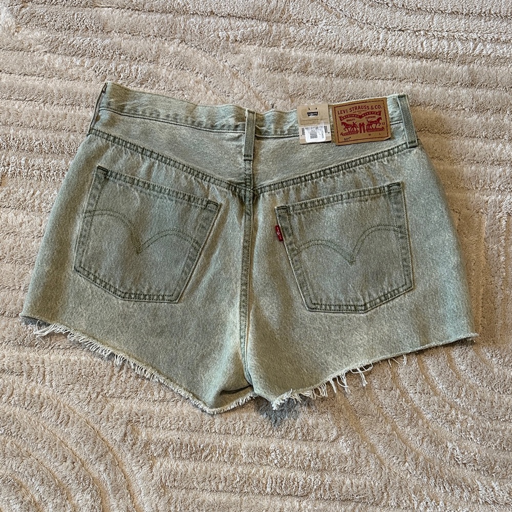 Levi's Women's 501 Original Blue Jean Shorts in a light wash. - Picture 4 of 9